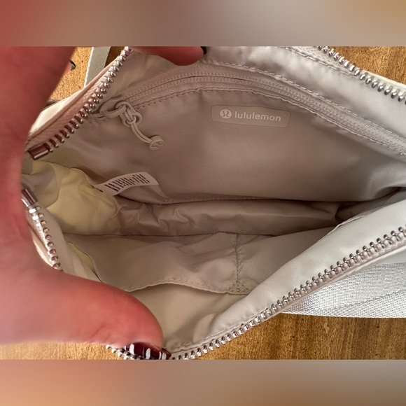 Lululemon Athletica Cream Crossbody Bag - Picture 3 of 5